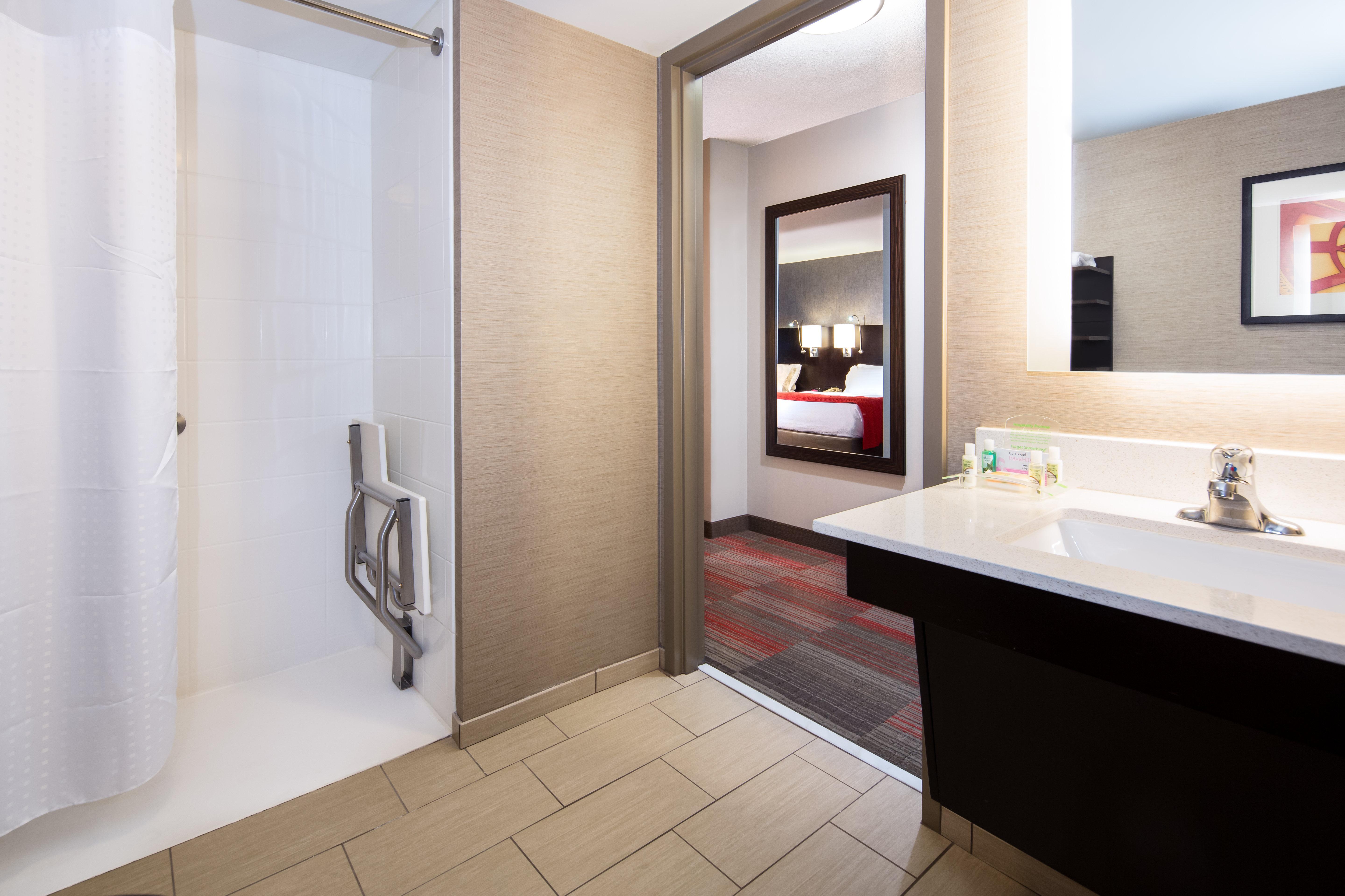 Holiday Inn Milwaukee Riverfront By Ihg Exterior photo