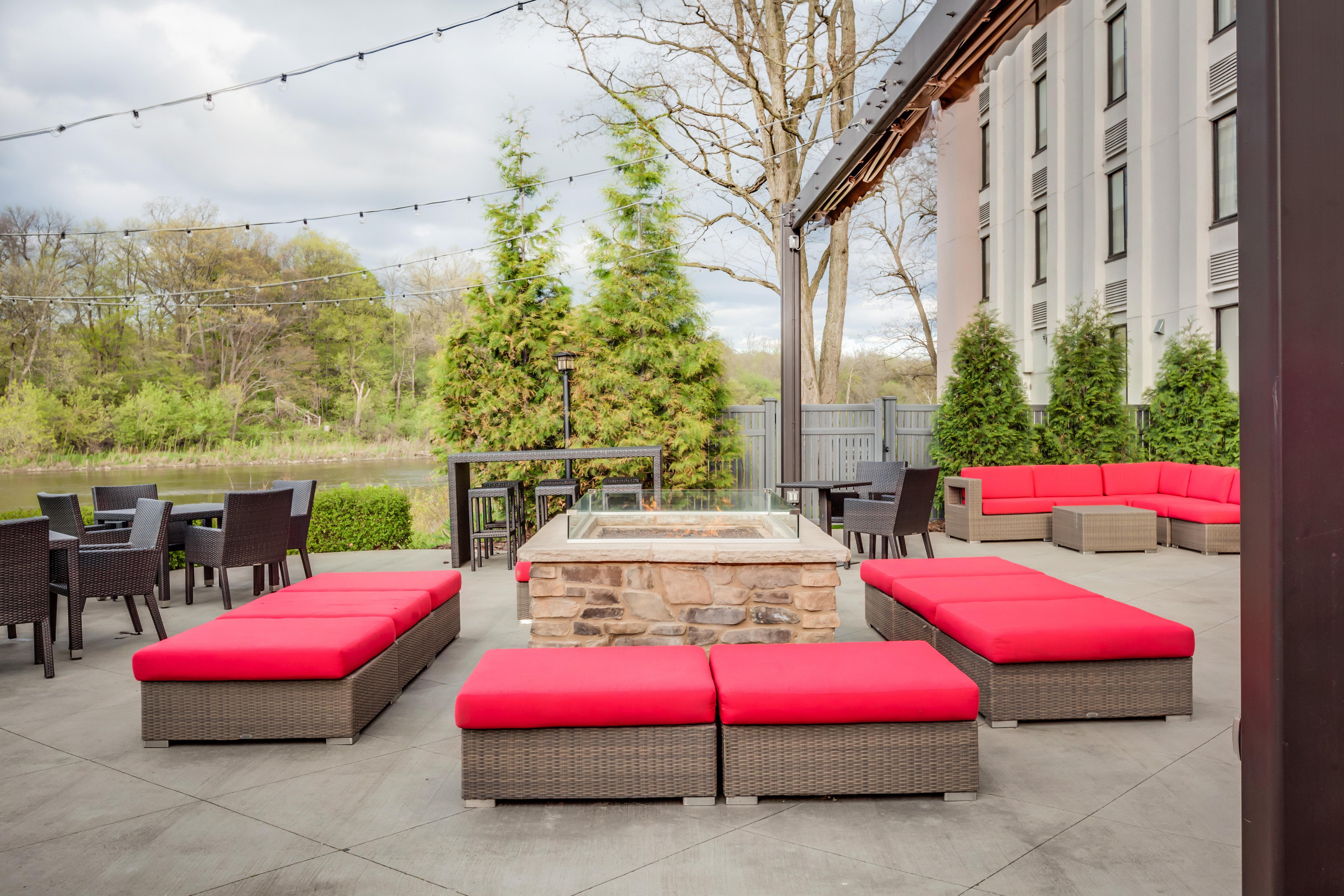 Holiday Inn Milwaukee Riverfront By Ihg Exterior photo