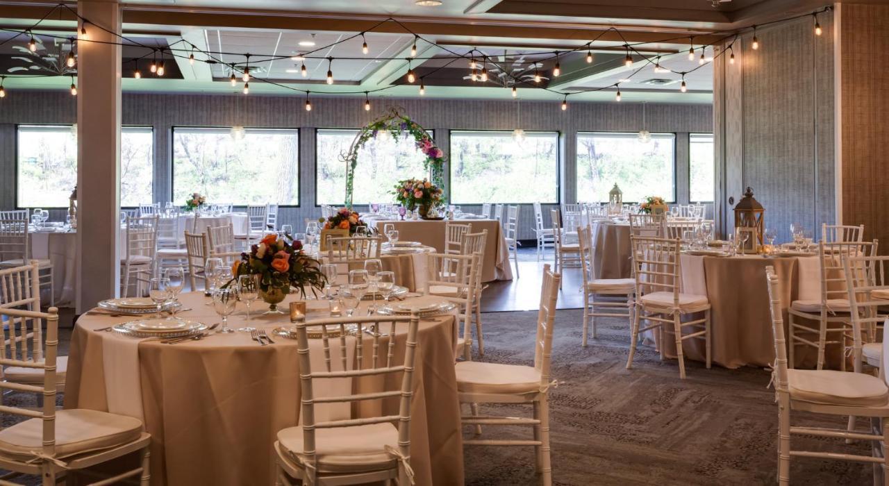 Holiday Inn Milwaukee Riverfront By Ihg Exterior photo