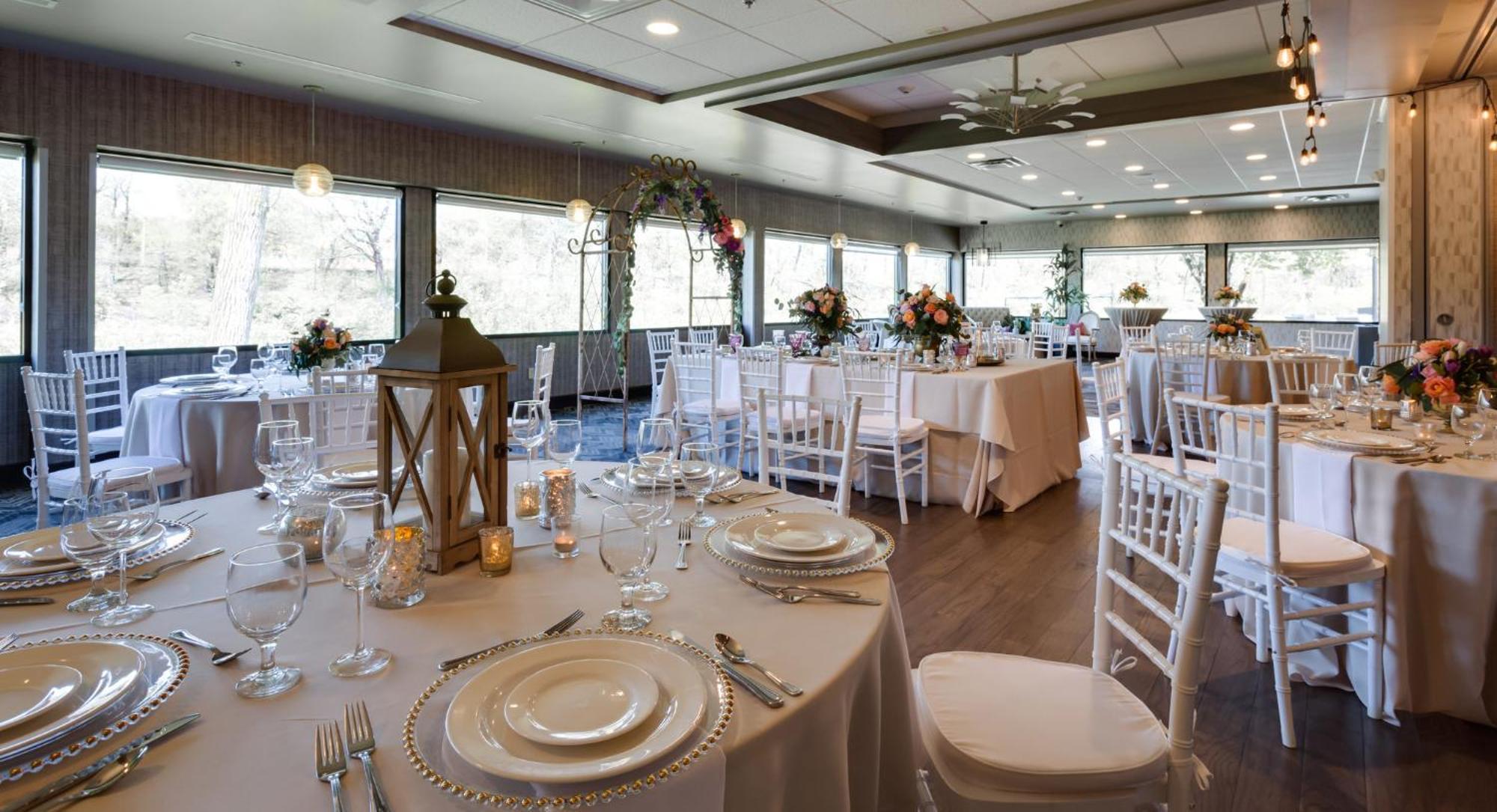 Holiday Inn Milwaukee Riverfront By Ihg Exterior photo
