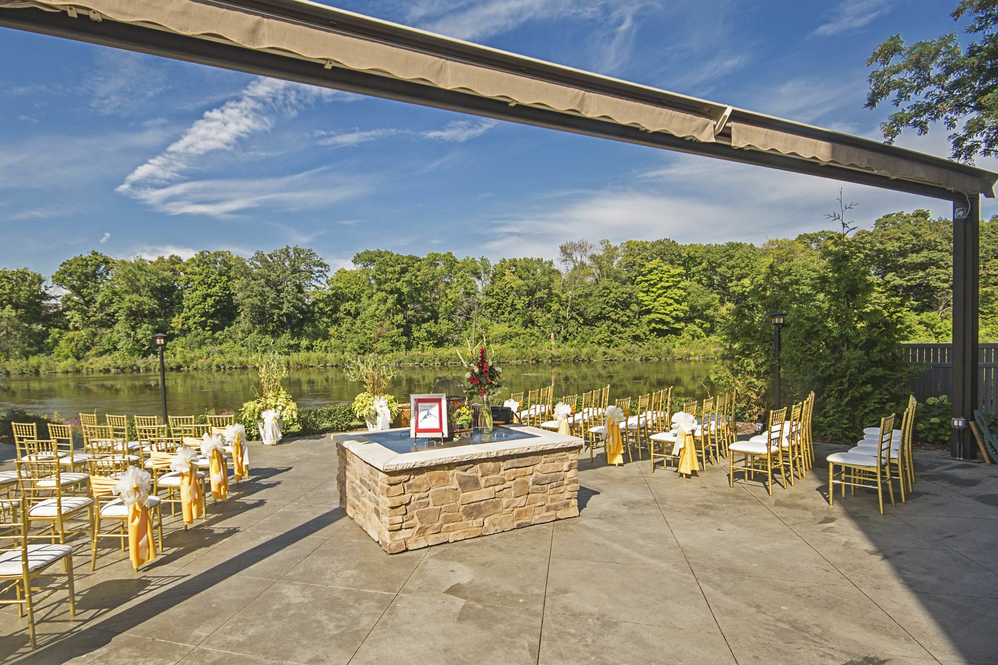 Holiday Inn Milwaukee Riverfront By Ihg Exterior photo