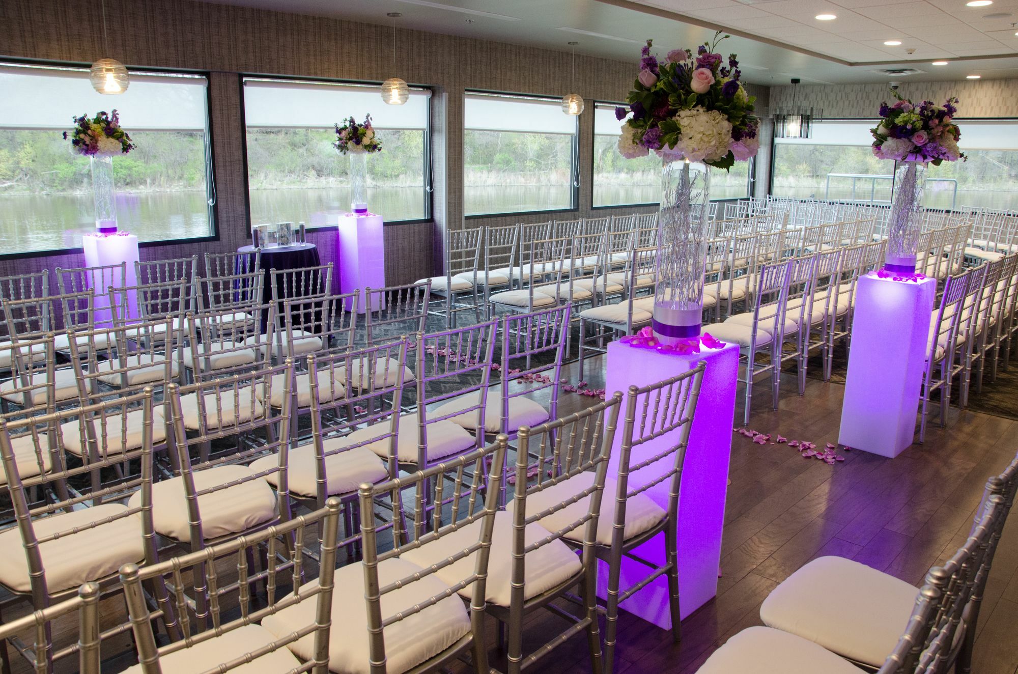 Holiday Inn Milwaukee Riverfront By Ihg Exterior photo