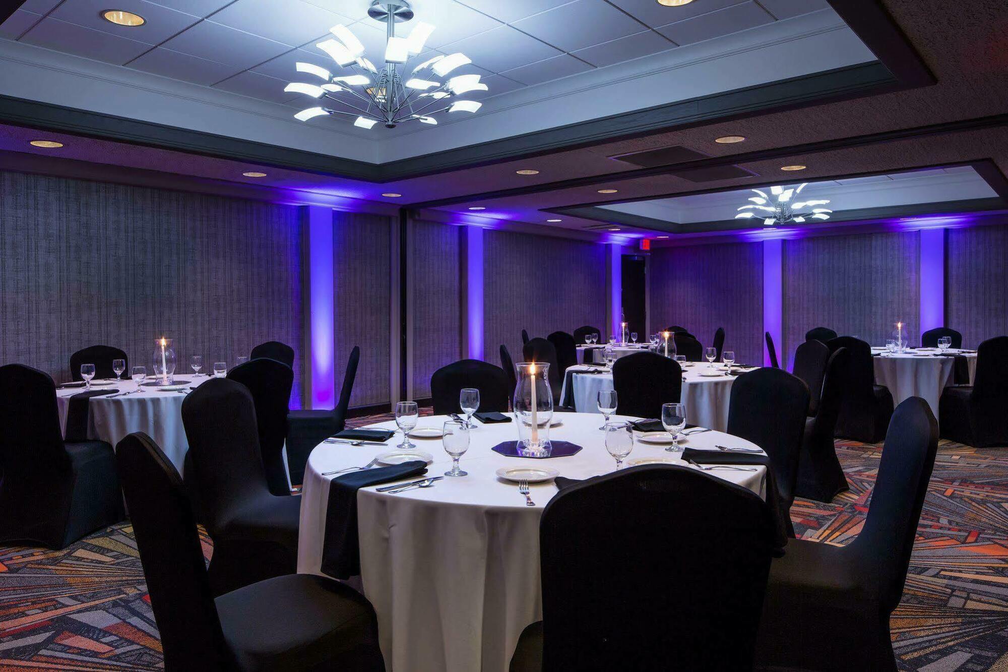 Holiday Inn Milwaukee Riverfront By Ihg Exterior photo